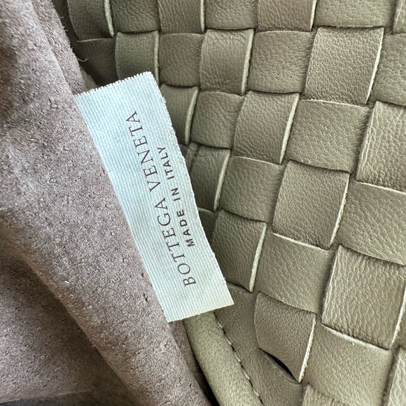 Bottega Veneta Intrecciato Women Tote Bag in Light Grey Authentic - Picture 11 of 16